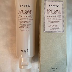 Fresh face wash , skincare, clean skin Soy pH-Balanced Hydrating Face Wash
